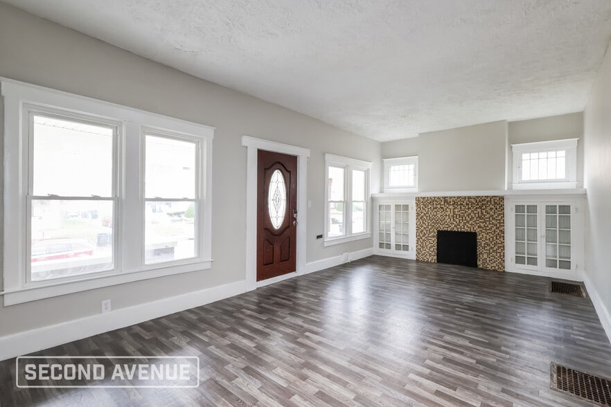 Building Photo - 635 S 43rd St