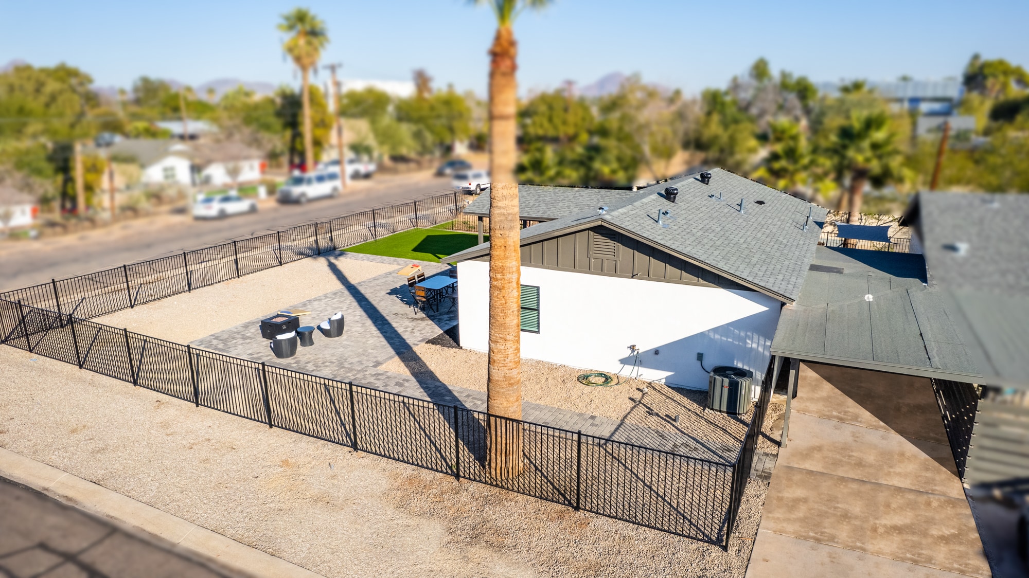 Building Photo - 1101 E Whitton Ave