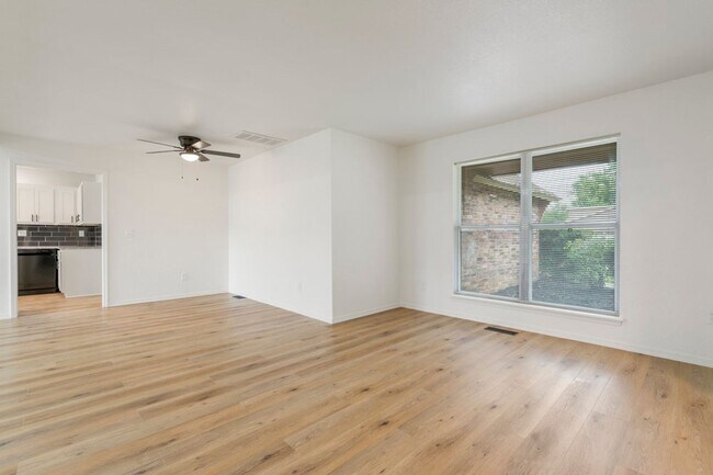 Building Photo - 3 Bed | 2 Bath near Downtown Tulsa!