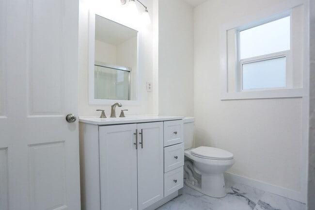 Building Photo - Remodeled 3bed 2 bath Single Family home