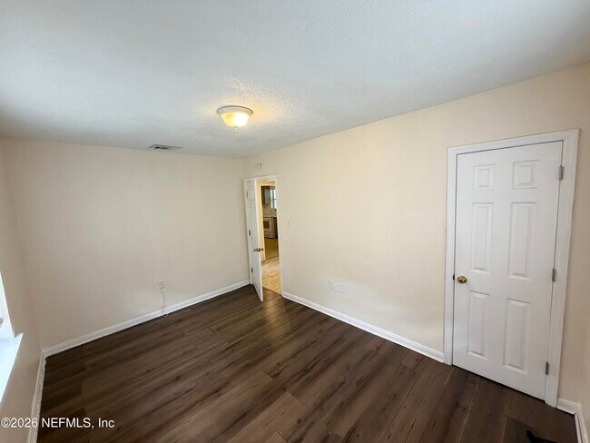 Building Photo - 2052 Navaho Ave