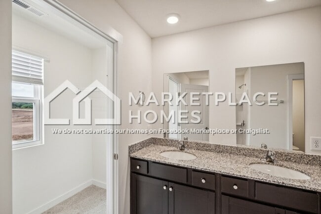 Building Photo - 4146 Hines Ln NE