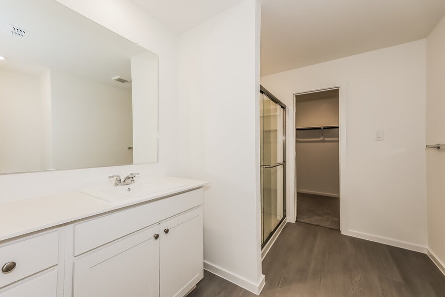 Building Photo - 10724 Gun Barrel St