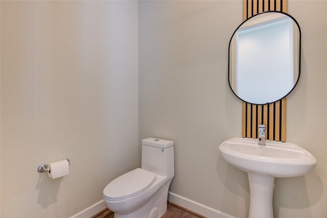Building Photo - 730 Carriage Knls Dr