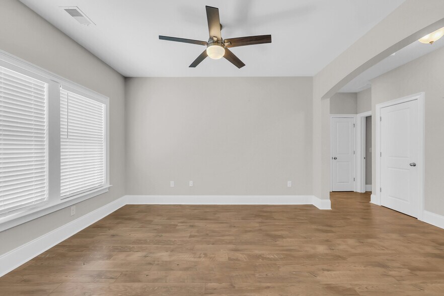 Building Photo - 1758 Edgewood Dr