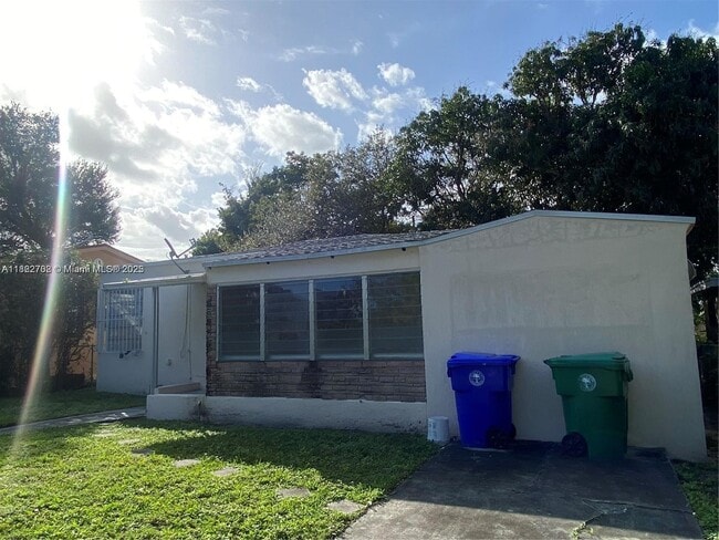 Building Photo - 170 NW 49th St