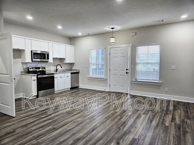 Building Photo - 114 Conifer Dr