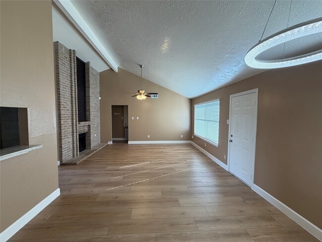 Building Photo - 17219 Foxfield Dr