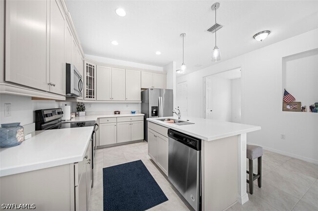 Building Photo - 5535 Useppa Dr