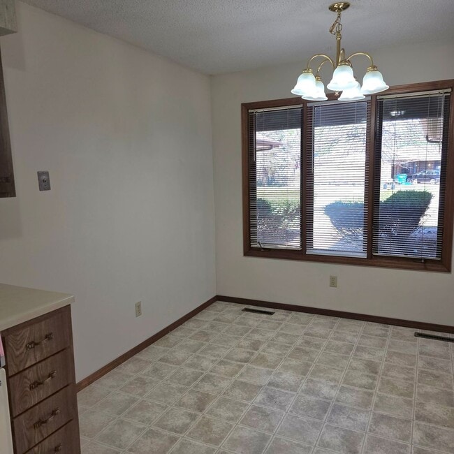 Building Photo - 436-436 E Redwood St