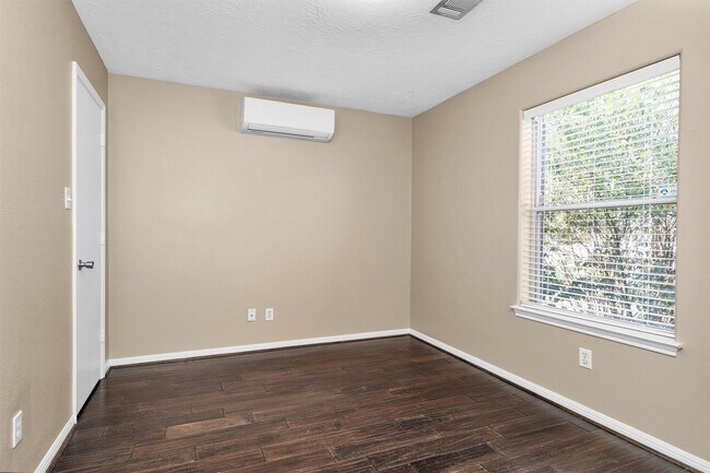Building Photo - 16396 Many Trees Ln