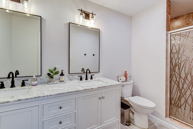 Building Photo - 10707 Piping Rock Ln