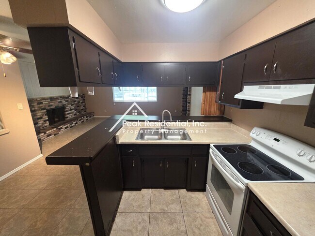 Building Photo - Norcade2912