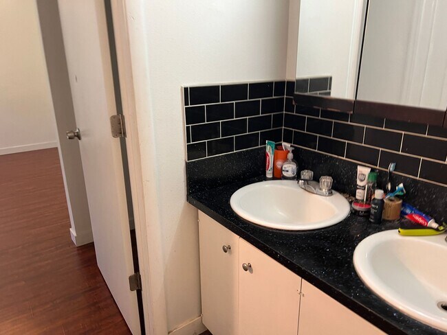 Building Photo - 68 E 200 S