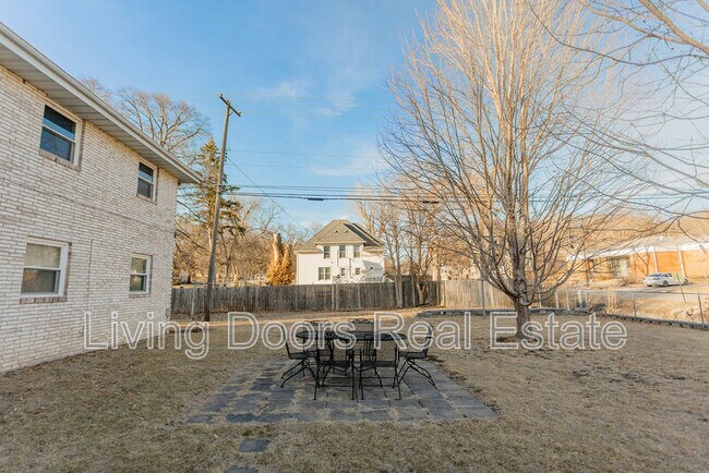 Building Photo - 402 W Eldora Ave