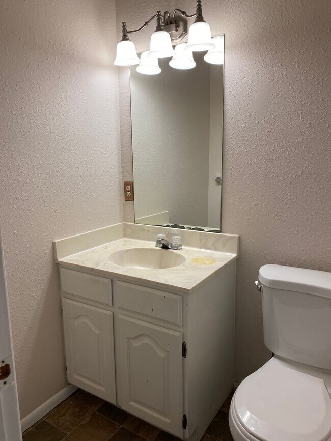 Building Photo - 3 Bedroom, 2 Bathroom Home in Edgewood, NM