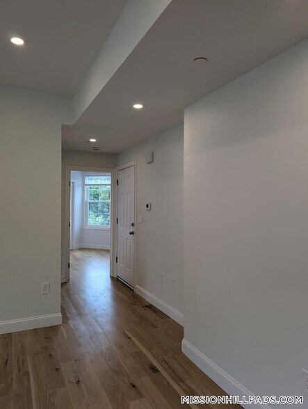 Building Photo - 38 Regent St