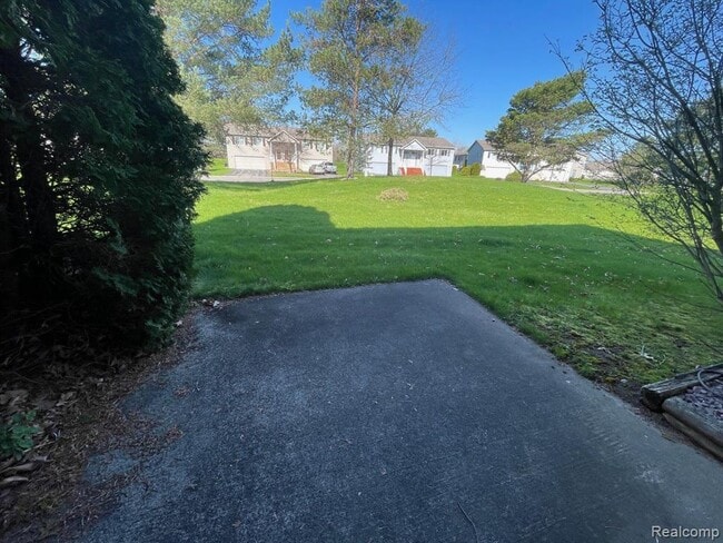 Building Photo - 1136 Lakeview Cir
