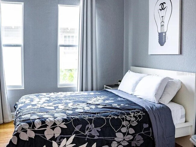 Building Photo - 2908 Sanchez St