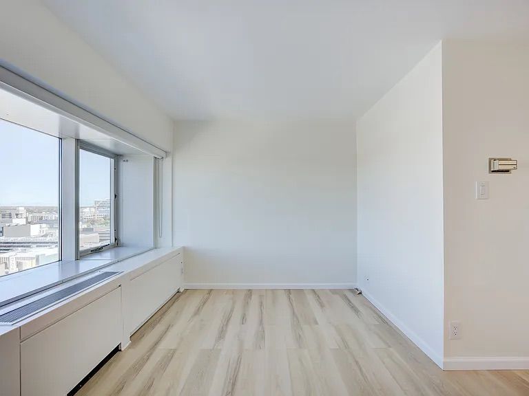 Building Photo - 555 E William St