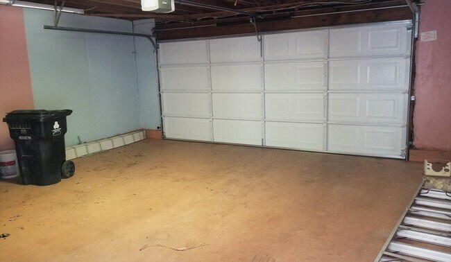 Building Photo - 4 Bedrooms, 3 Baths, 2,809 sq. ft. Home in Canoga Park