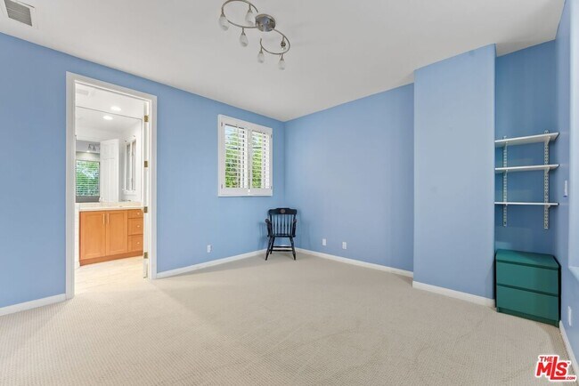 Building Photo - 16015 W Northfield St