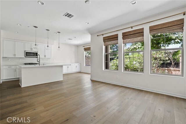 Building Photo - 216 Finch