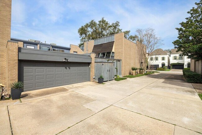 Building Photo - 2628 West Ln