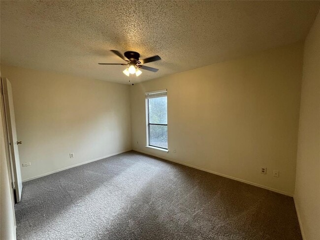 Building Photo - 113 Hillside Dr