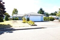 Building Photo - Spacious Home.