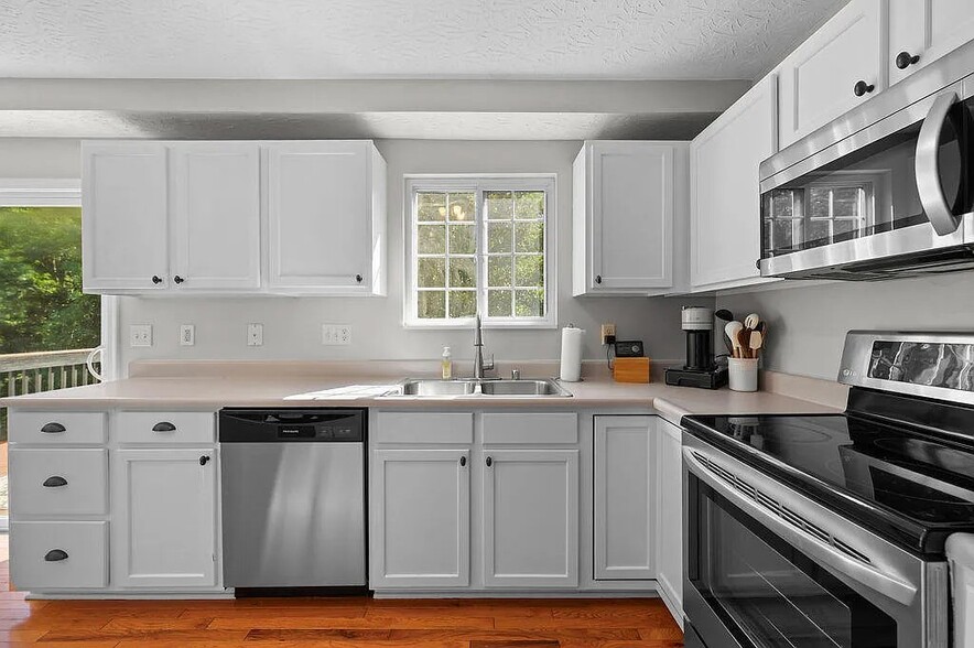 Building Photo - 2700 Dorado Ct