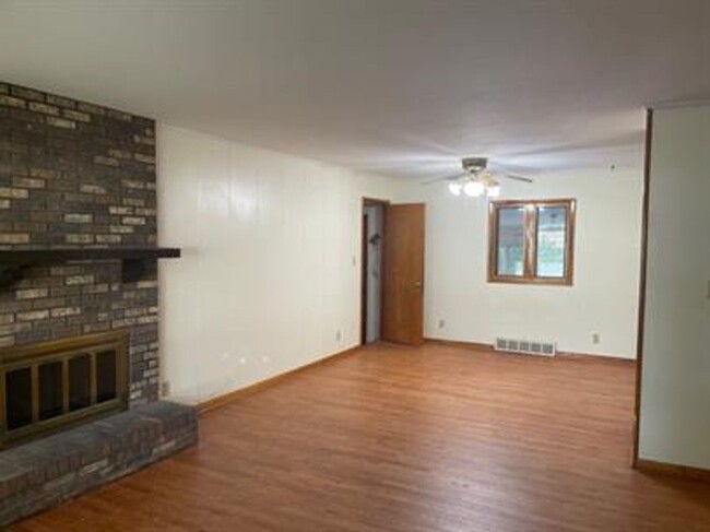 Building Photo - 1415 S Western Ave