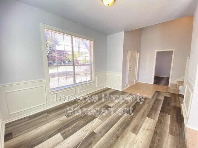 Building Photo - 4150 Briar Hill Dr