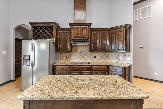 Building Photo - 4 bedroom 3 bathroom-Rodd Field/Yorktown