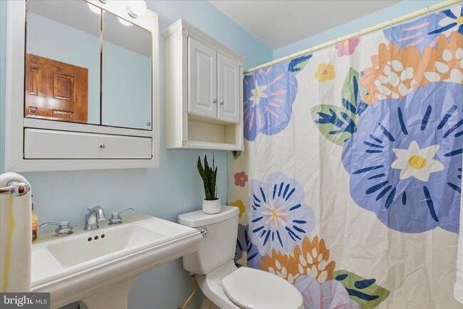 Building Photo - 45320 Barefoot Dr