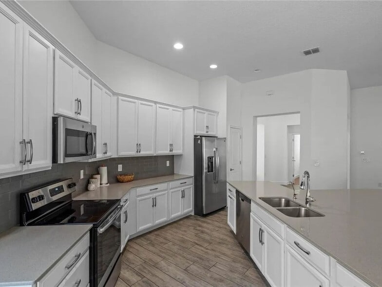 Building Photo - 2043 Rush Bay Wy