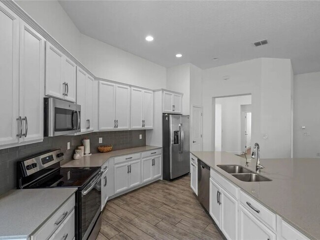Building Photo - 4 Bedroom Single Family Home in Orlando