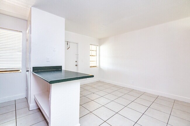 Building Photo - Bright & Spacious 1BR Near Everything You ...