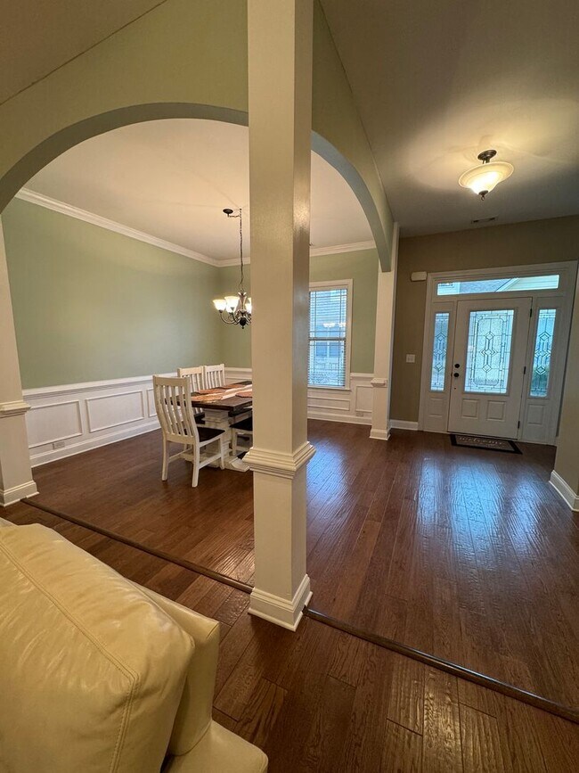 Building Photo - Available Now Charming Resort-Style Home f...