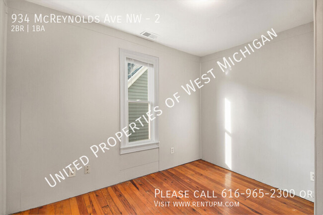 Building Photo - Available Now | 2 Bed 1 Bath Apartment in ...