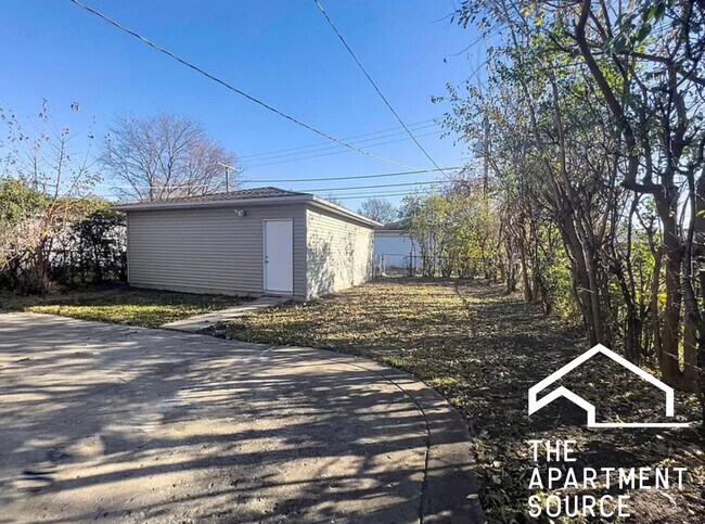 Building Photo - 6711 N East Prairie Rd