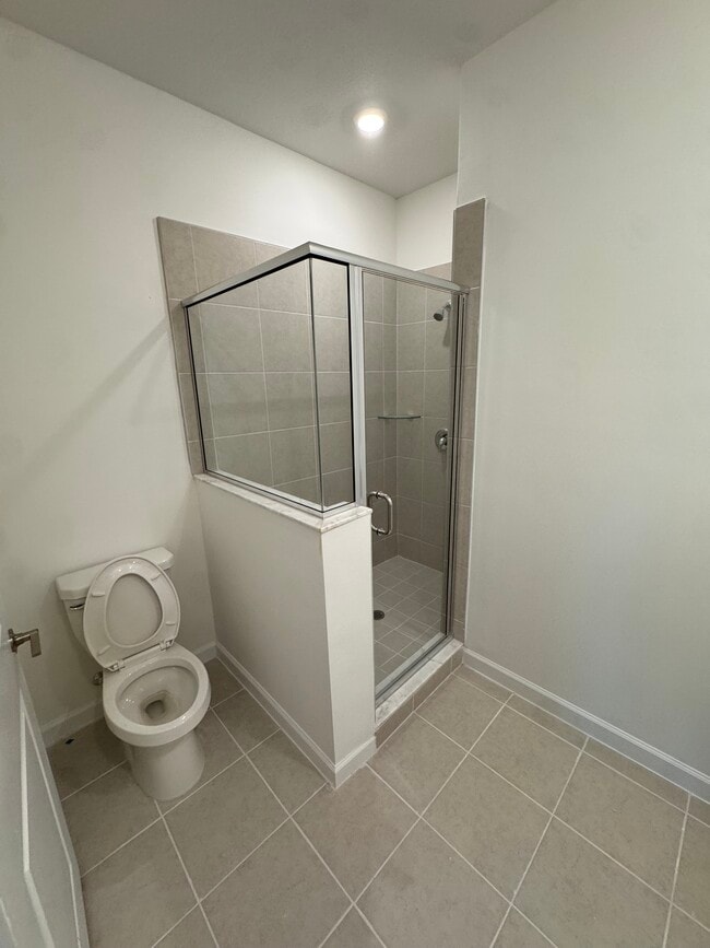 Building Photo - 2738 SE 24th Terrace