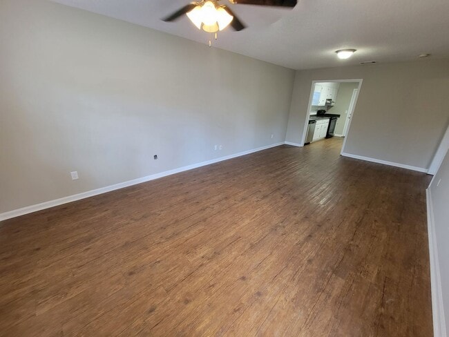 Building Photo - 014 University Ct