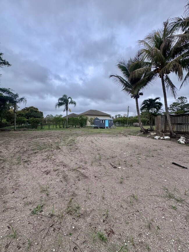 Building Photo - 14618 Temple Blvd