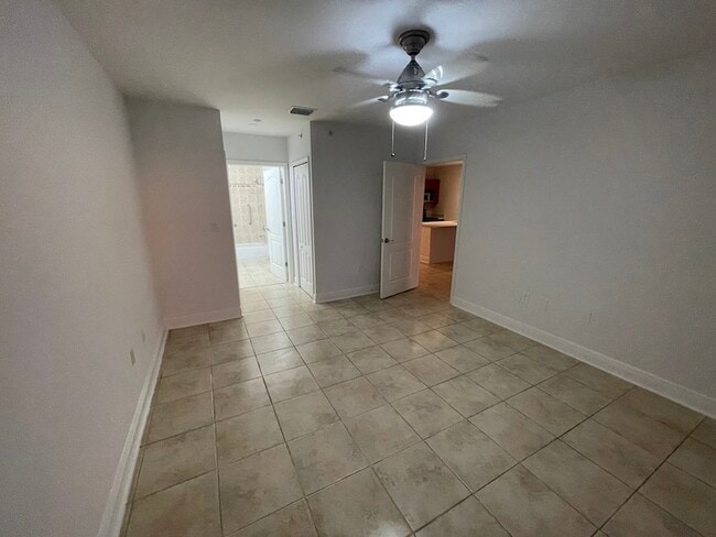 Building Photo - 2400 SW 27th Ave