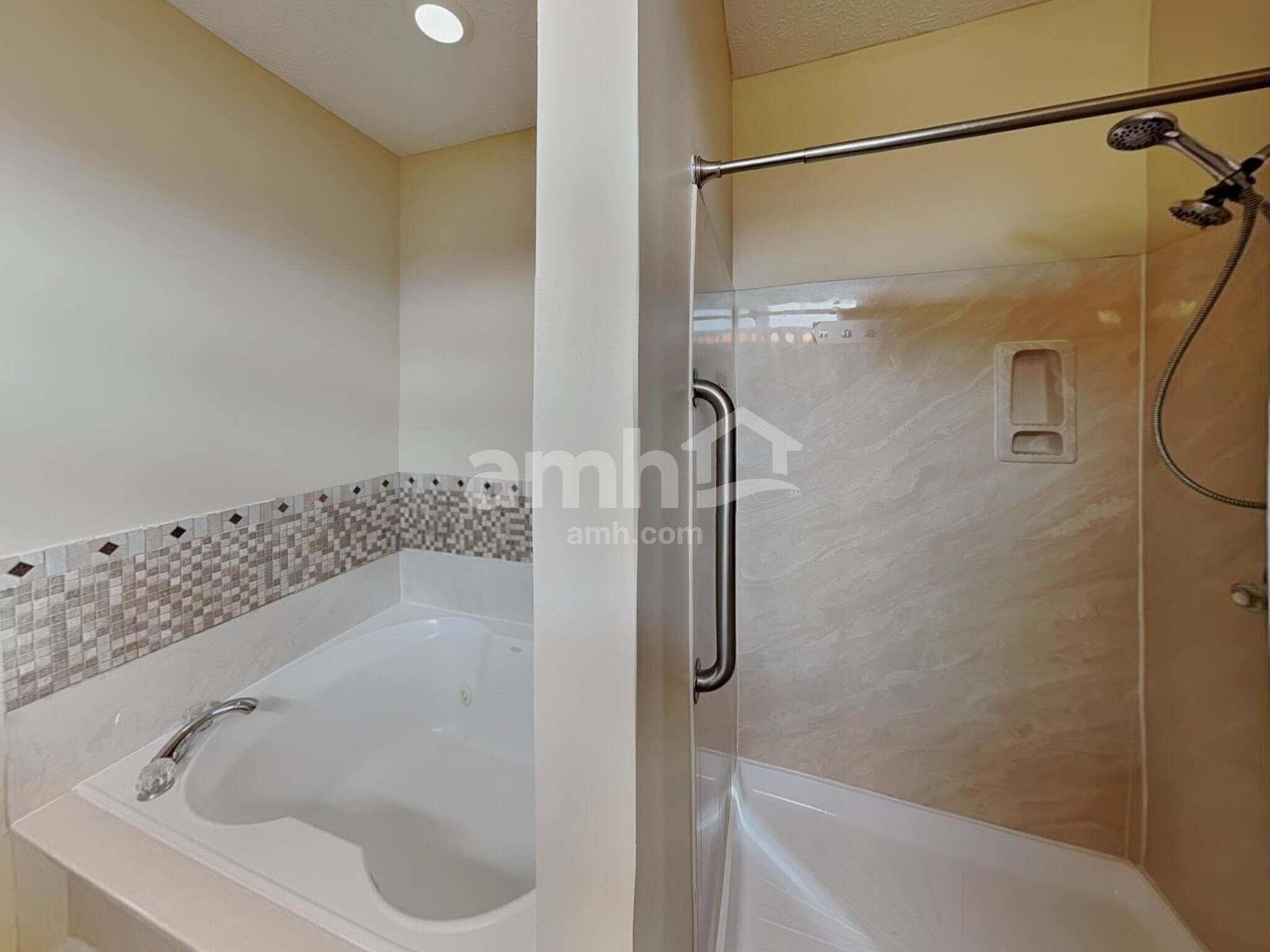 Building Photo - 742 Keltoncrest Dr