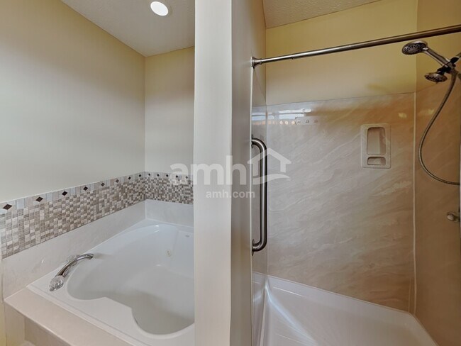 Building Photo - 742 Keltoncrest Dr