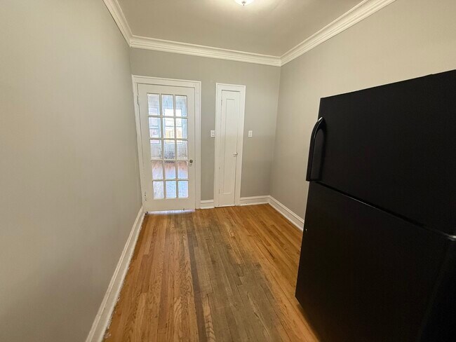 Building Photo - 2111 Grove Ave