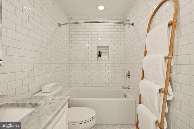 Building Photo - 4830 8th St NW