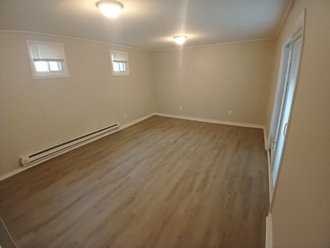 Building Photo - 3 Bedroom Colonial